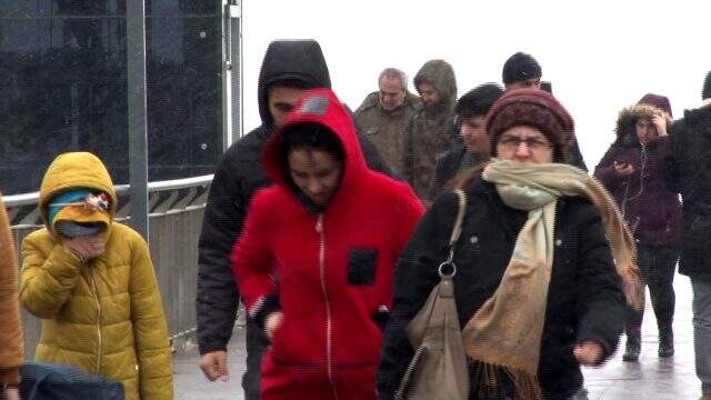 İstanbul'da beklenen kar yağışı başladı, Valilik'ten uyarı geldi İstanbul'da beklenen kar yağışı başladı, Valilik'ten uyarı geldi