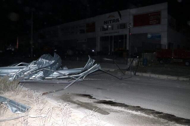 Rüzgar Kayseri'yi savaş alanına çevirdi, cami minaresi beşik gibi sallandı