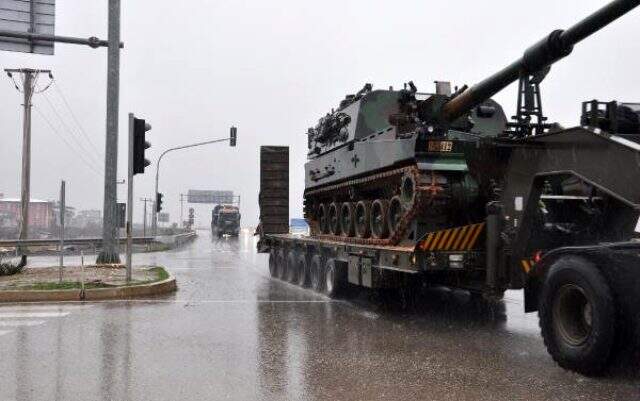 Suriye sınırına 200 araçlık askeri konvoy gönderildi Suriye sınırına 200 araçlık askeri konvoy gönderildi