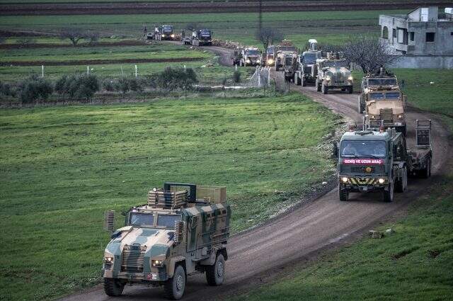 Suriye sınırına 200 araçlık askeri konvoy gönderildi Suriye sınırına 200 araçlık askeri konvoy gönderildi