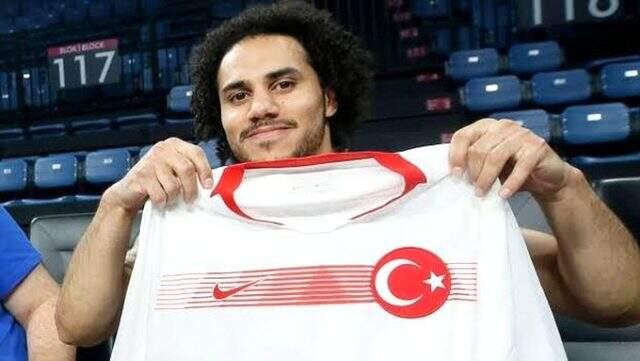 Cumhurbaşkanı Erdoğan duyurdu: Shane Larkin'i vatandaşlığımıza aldık