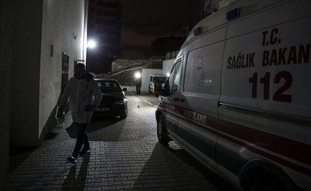 Tartışan ebeveynlerini ayırmak isterken babasını silahla vurarak öldürdü