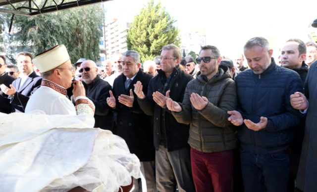 Uçak kazasında hayatını kaybeden Songül Bozkurt'un cenazesinde gözyaşları sel oldu