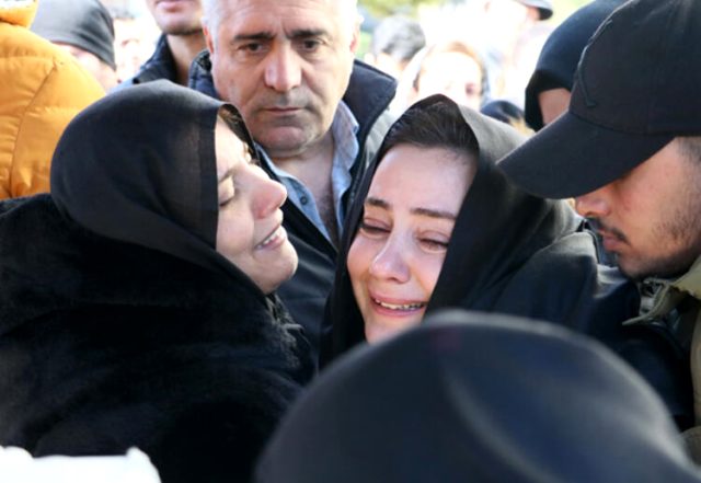 Uçak kazasında hayatını kaybeden Songül Bozkurt'un cenazesinde gözyaşları sel oldu