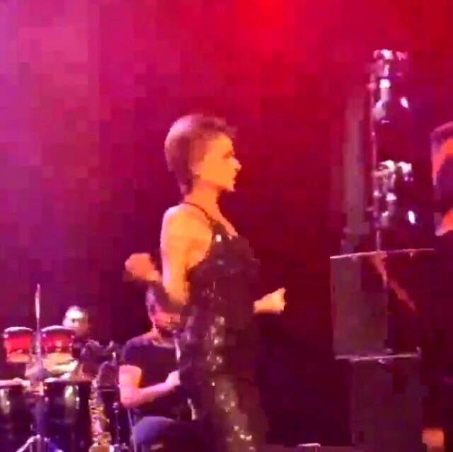 Yıldız Tilbe, konserinde yaptığı dansla yine adından söz ettirdi