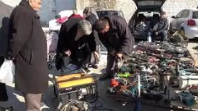 Bu pazarda yok yok! Her şey üçte bir fiyatına satılıyor