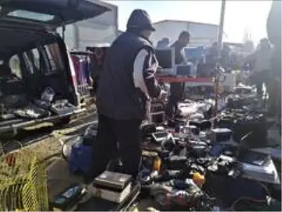 Bu pazarda yok yok! Her şey üçte bir fiyatına satılıyor