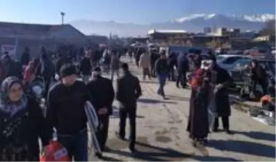 Bu pazarda yok yok! Her şey üçte bir fiyatına satılıyor