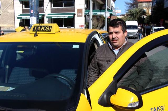 Taksici, aracında unutulan 70 bin lirayı sahibine teslim etti