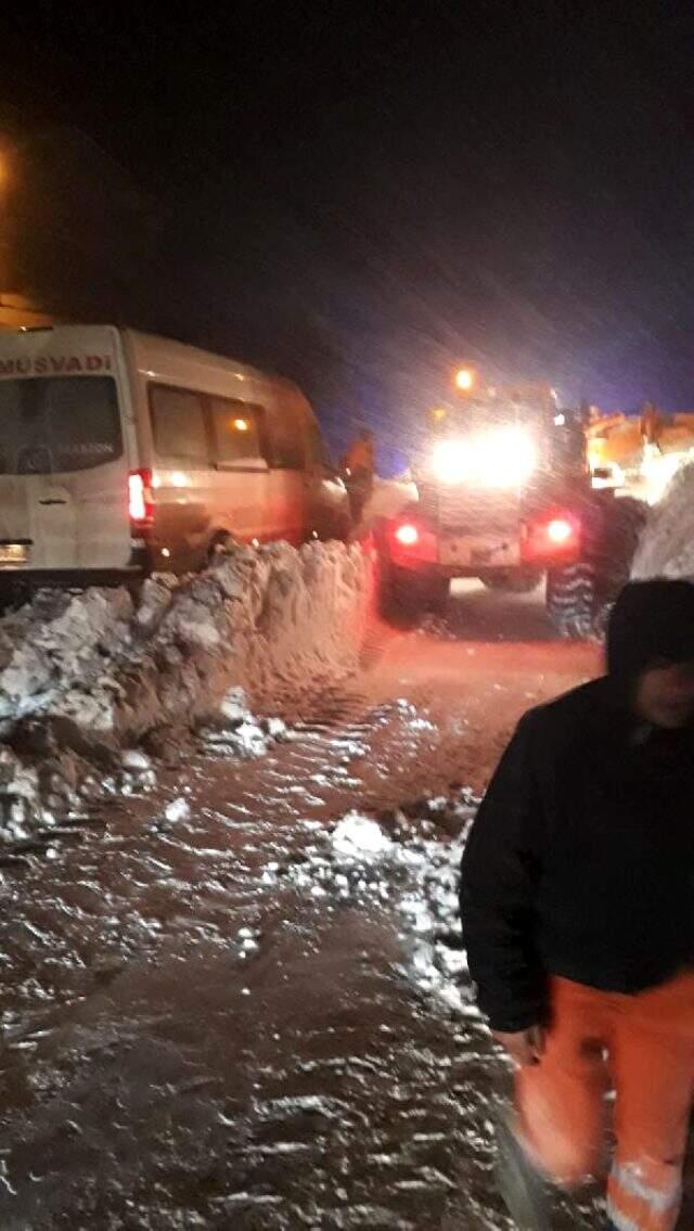 Son dakika: Gümüşhane-Trabzon karayolu Zigana Dağı mevkisinde çığ düştü