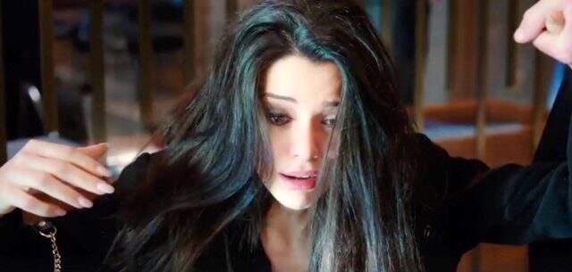 Yasak Elma'da Yıldız'ın Leyla'ya saldırdığı sahne Twitter'da trend oldu Yasak Elma dizisinde Yıldız'ın Leyla'ya saldırdığı sahne Twitter'da trend oldu