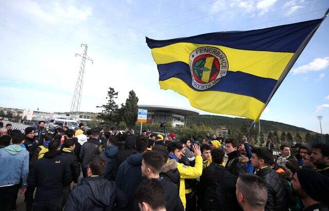 Fenerbahçeli taraftarlar Riva'da Nihat Özdemir'i istifaya davet etti Fenerbahçeli taraftarlar Riva'da Nihat Özdemir'i istifaya davet etti