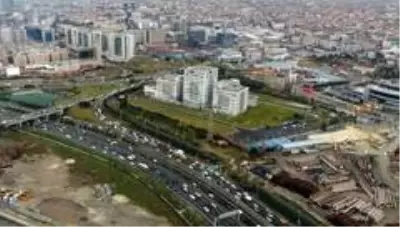 İstanbul'un bitmeyen metro inşaatları trafiği kilitliyor