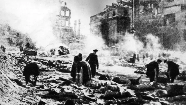 Dresden bombardımanının 75. yılı: Müttefiklerin 2. Dünya Savaşı'ndaki en tartışmalı saldırısı