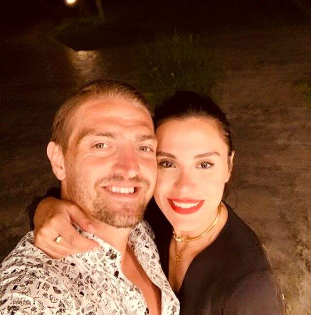 Ünlü isimler 14 Şubat Sevgililer Günü'nde aşka geldi! İşte yaptıkları paylaşımlar