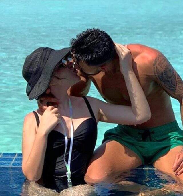 Ünlü isimler 14 Şubat Sevgililer Günü'nde aşka geldi! İşte yaptıkları paylaşımlar