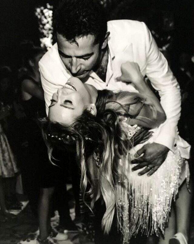 Ünlü isimler 14 Şubat Sevgililer Günü'nde aşka geldi! İşte yaptıkları paylaşımlar