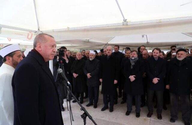 Cumhurbaşkanı Erdoğan, 'Abimiz' dediği Alaaddin Şahin'in tabutuna omuz verdi Cumhurbaşkanı Erdoğan,