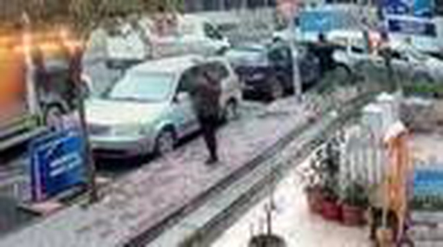 İstanbul Kağıthane'de lüks cipe silahlı saldırı saniye saniye kamerada