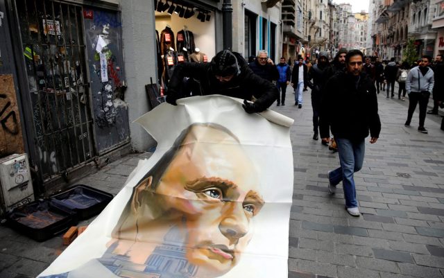 Rusya'nın İstanbul Büyükelçiliği'nin bulunduğu sokağa Putin posteri asılmasına izin verilmedi