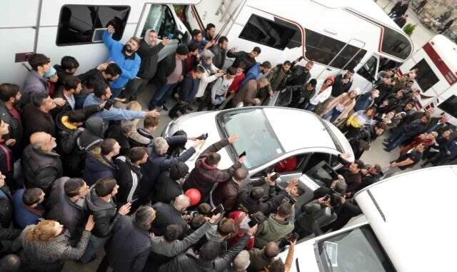 Adana halkı, Murat Yıldırım'ı görmek için Ramo dizisinin setinde izdiham oluşturdu