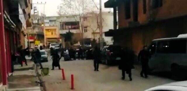 Husumetli amca çocukları arasındaki tartışma silahlı kavgaya dönüştü: 1 ölü, 13 yaralı