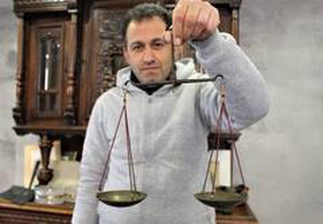 Osmanlı'dan kalma 160 yıllık terazi, 12 bin liraya alıcısını bekliyor