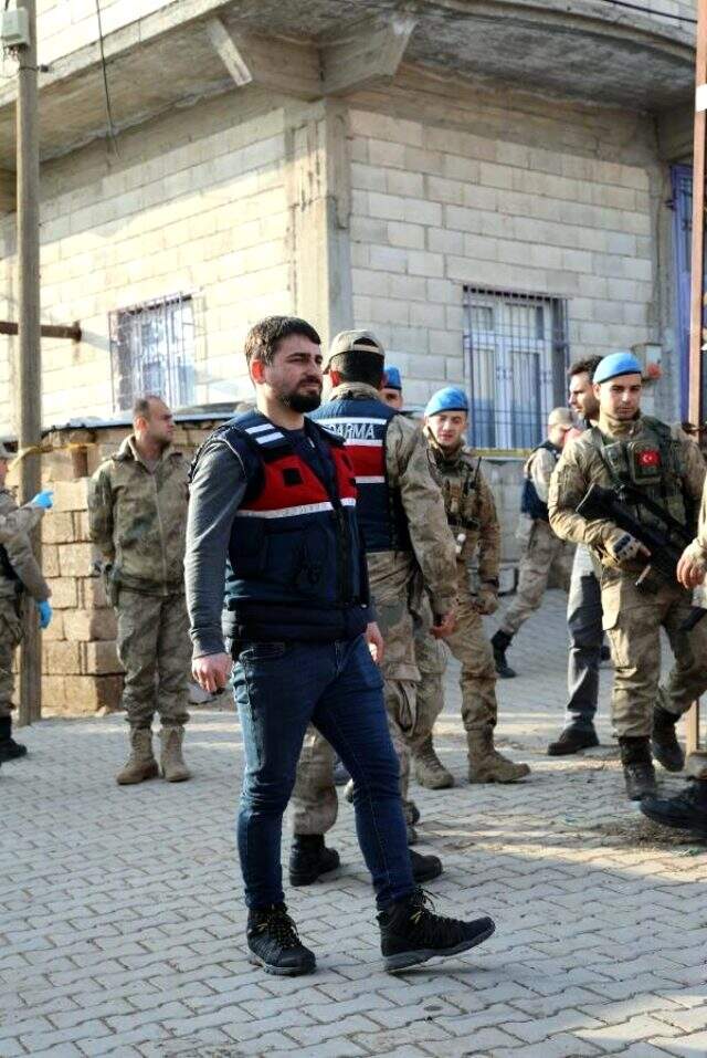 18 yıldır kayıp olan adamı, arazi kavgası ettiği annesi ve kardeşlerinin öldürdüğü iddia edildi 18 yıldır kayıp olan adamın, annesi ve kardeşleri tarafından öldürüldüğü ortaya çıktı