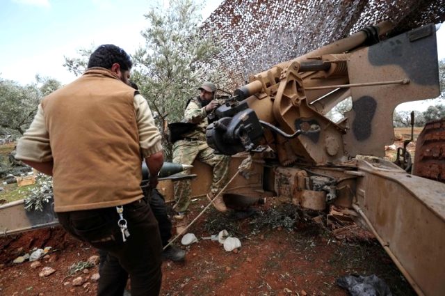Muhaliflerin İdlib'e başlattığı operasyondan ilk görüntüler geldi