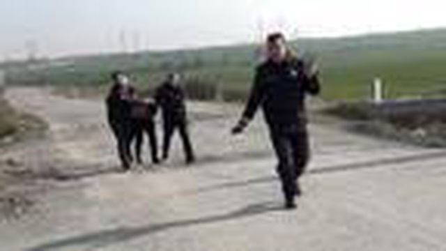 Servis şoförüne taciz dayağı! Polis ekipleri yarı çıplak halde buldu
