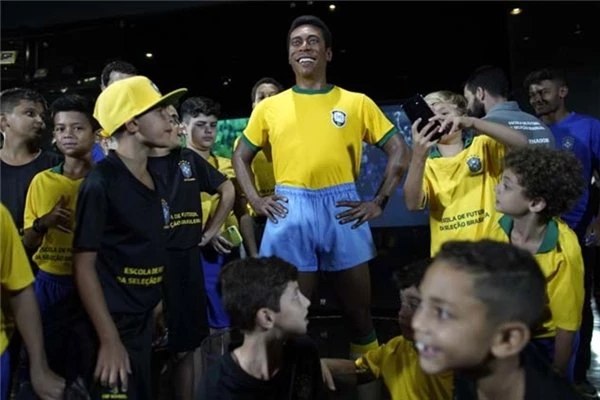 Brezilya'da 1970 Dünya Kupası zaferinin 50. yılı anısına Pele heykeli açıldı