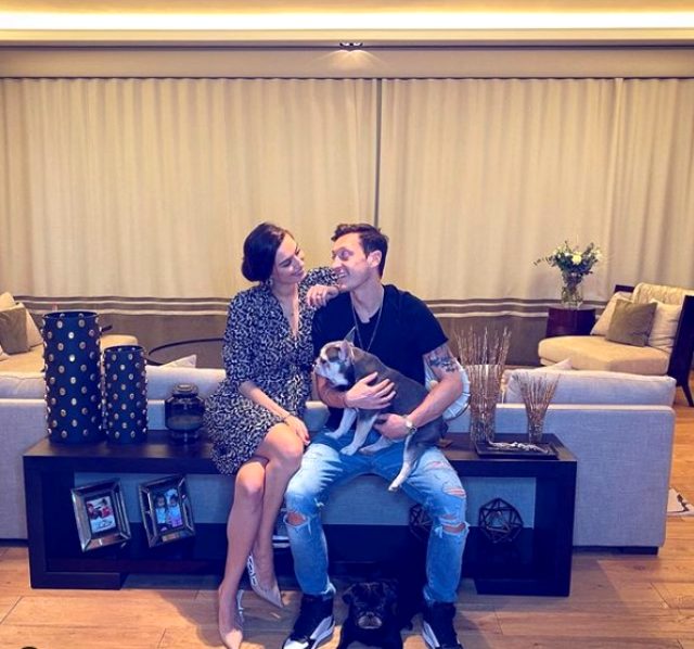 Mesut Özil'in eşi Amine Gülşe'nin hamile olduğu ortaya çıktı