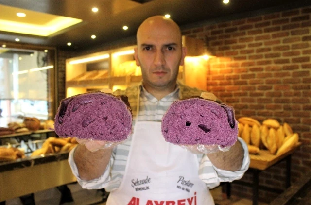 Bursa'da mor ekmek üreten fırın, tanesini 10 liraya satıyor