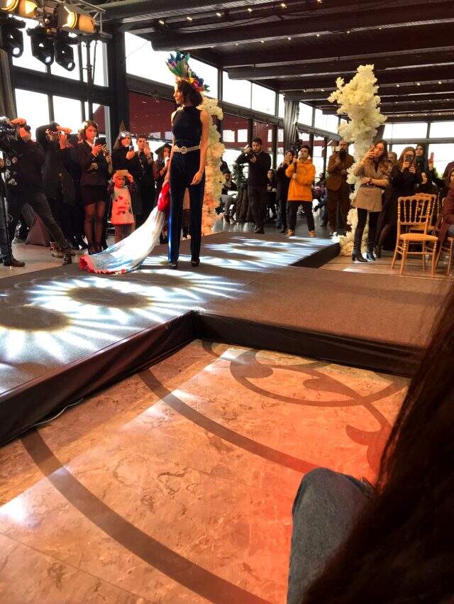 Tasarımcı Hacere Orhan'dan yanık duvak temalı defile