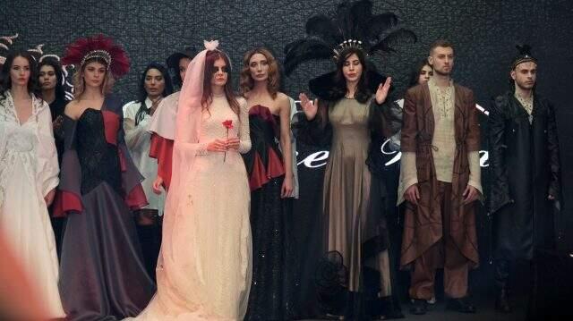 Tasarımcı Hacere Orhan'dan yanık duvak temalı defile