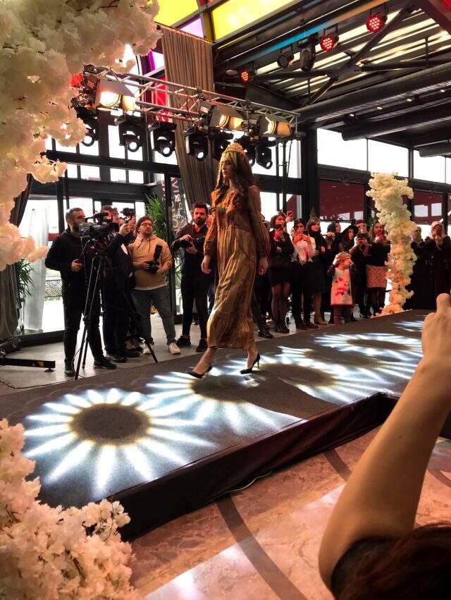 Tasarımcı Hacere Orhan'dan yanık duvak temalı defile