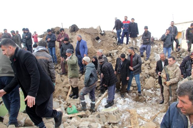 Afet Uzmanı Yıldırım Güngör canlı yayında uyardı: Kerpiç evler yıkılabilir, boşaltılmalı