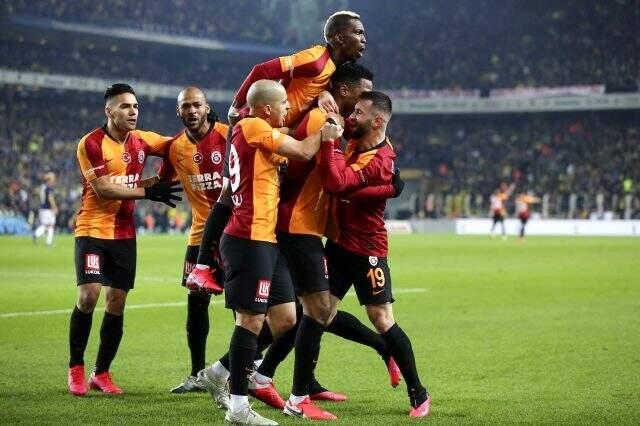<a class='keyword-sd' href='/mustafa-cengiz/' title='Mustafa Cengiz'>Mustafa Cengiz</a> Fetih Suresi'ni okudu, Galatasaray tarih yazdı