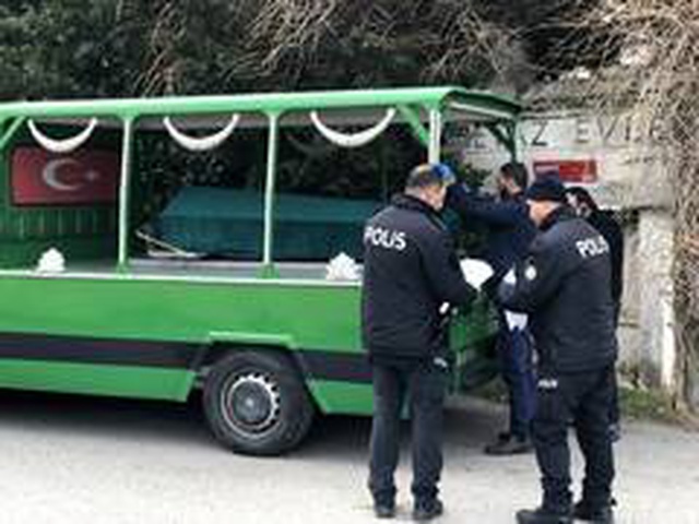Büyükçekmece sahilinde yürüyüş yapan kadın, bir kadının cansız bedenine rastladı