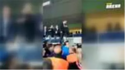Derbide olay görüntü! Ali Koç tribünden atladı... İşte o an...