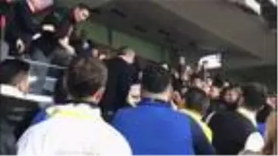 Derbide olay görüntü! Ali Koç tribünden atladı... İşte o an...