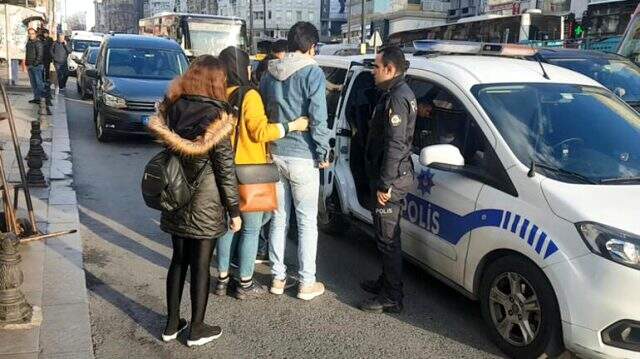 İranlı gaspçıları vatandaşlar yakaladı! Olay anı kamerada İranlı gaspçıları vatandaşlar yakaladı! Olay anı kamerada