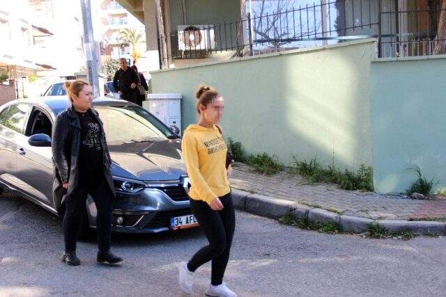 Denizli'de evlerinden kaçan 3 liseli kız, İzmir'de bulundu ve ailelerine teslim edildi Denizli'de evlerinden kaçan 3 liseli kız, İzmir'de bulundu ve ailelerine teslim edildi