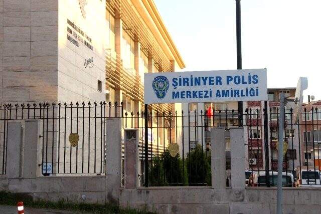 Denizli'de evlerinden kaçan 3 liseli kız, İzmir'de bulundu ve ailelerine teslim edildi Denizli'de evlerinden kaçan 3 liseli kız, İzmir'de bulundu ve ailelerine teslim edildi