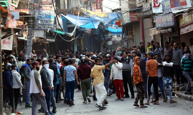 Hindistan'da protestolarda ölenlerin sayısı 20'ye yükseldi