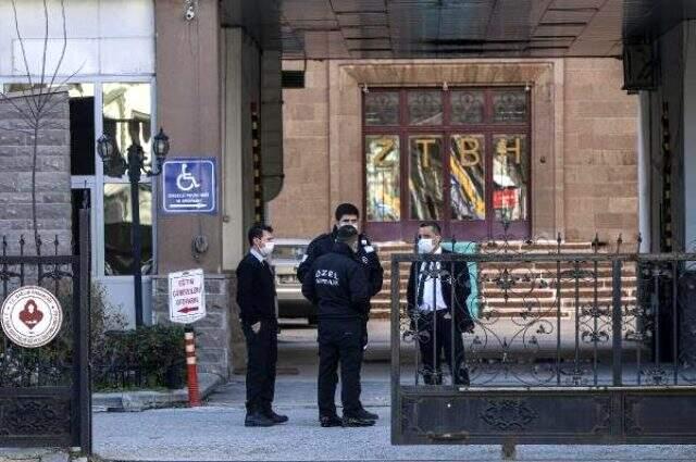 Koronavirüsten karantinaya alınan vatandaş, canlı yayına bağlandı Koronavirüsten karantinaya alınan vatandaş, canlı yayına bağlandı