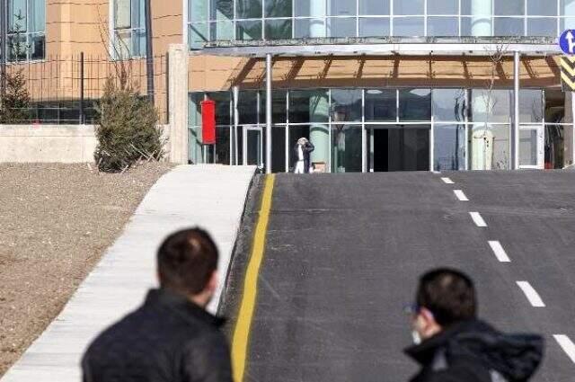 Koronavirüsten karantinaya alınan vatandaş, canlı yayına bağlandı Koronavirüsten karantinaya alınan vatandaş, canlı yayına bağlandı