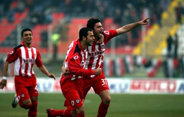 Manisaspor, Şile Yıldızspor'u yenemezse amatör kümeye düşecek Manisaspor, Şile Yıldızspor'u yenemezse amatör kümeye düşecek