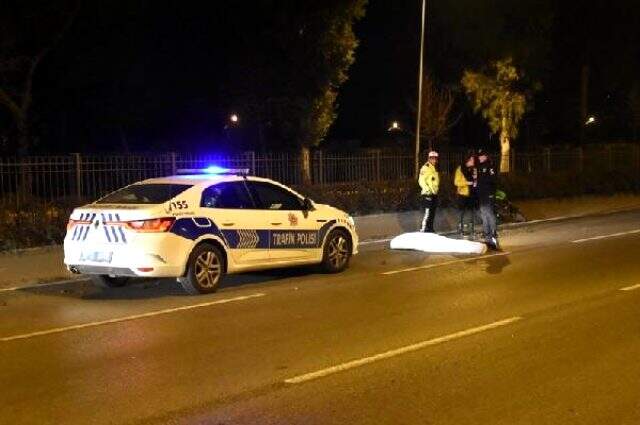 Refüje çarpan 29 yaşında motosiklet sürücüsü, hayatını kaybetti Refüje çarpan 29 yaşında motosiklet sürücüsü, hayatını kaybetti