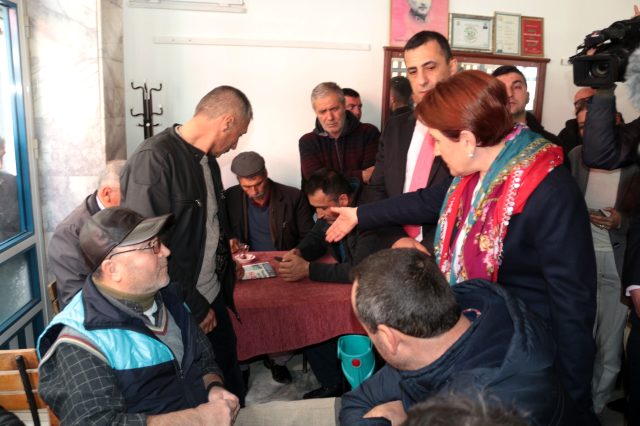 Balıkesir'de vatandaşlardan Akşener'e HDP tepkisi